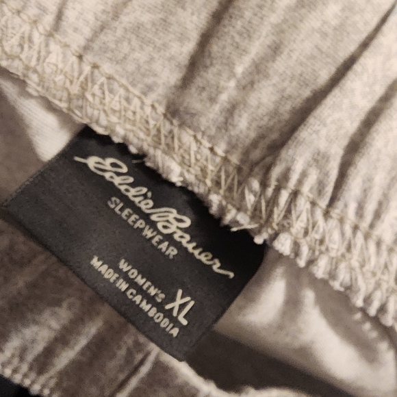 Eddie Bauer Women's Athletic Lounge Shorts in Tan - Picture 2 of 2